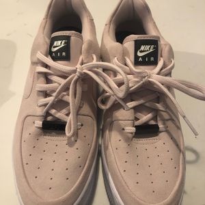 Worn once or twice!  Like new.